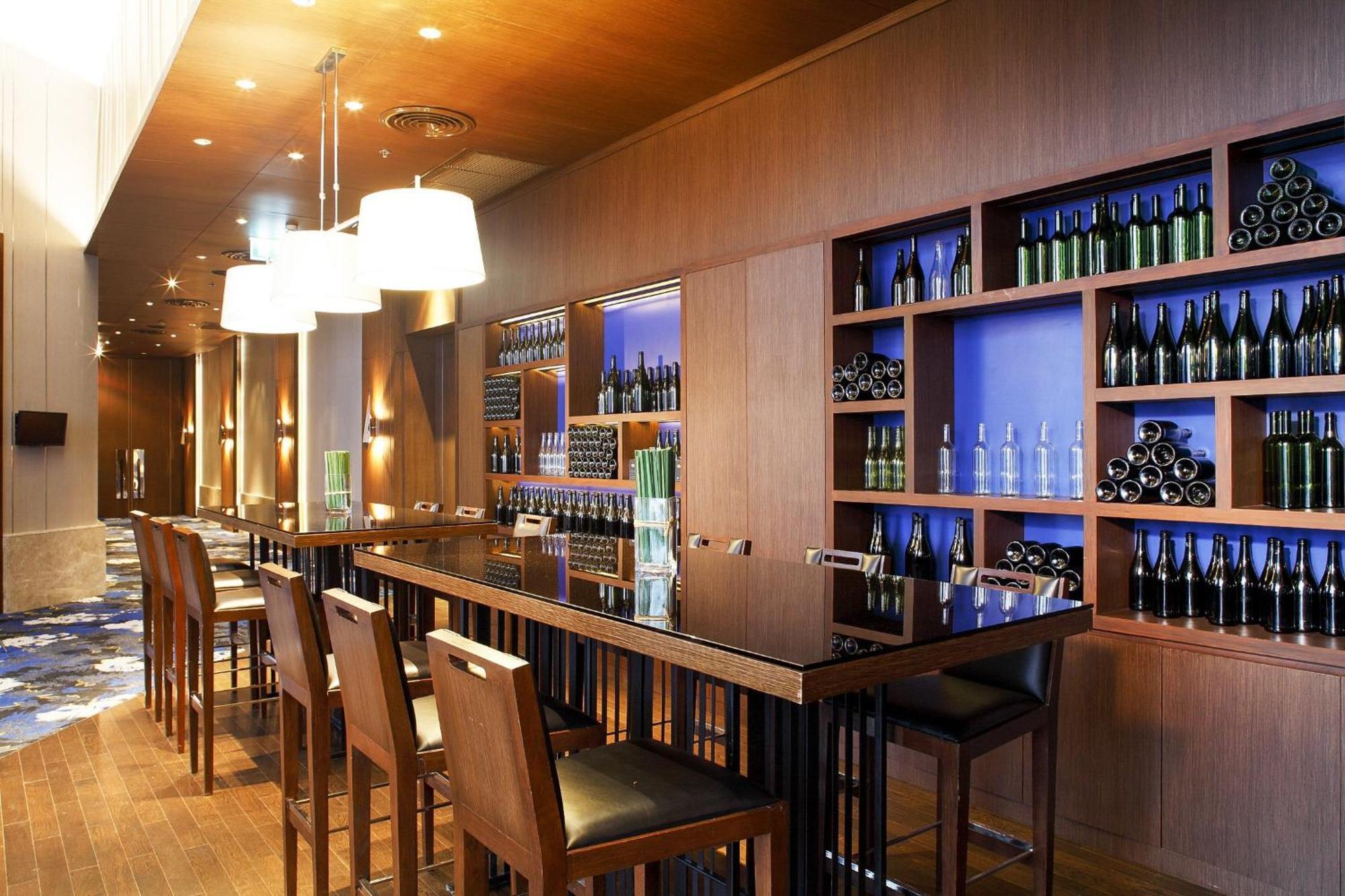 Centara Grand At Centralworld Bangkok Exterior photo The bar at the lounge