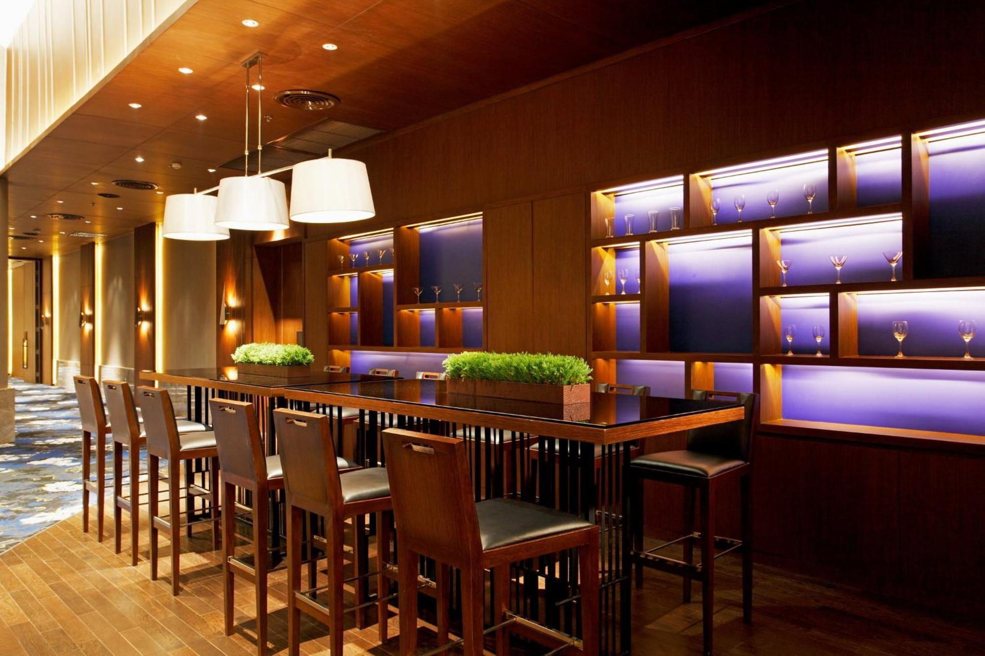 Centara Grand At Centralworld Bangkok Exterior photo The lounge at the airport