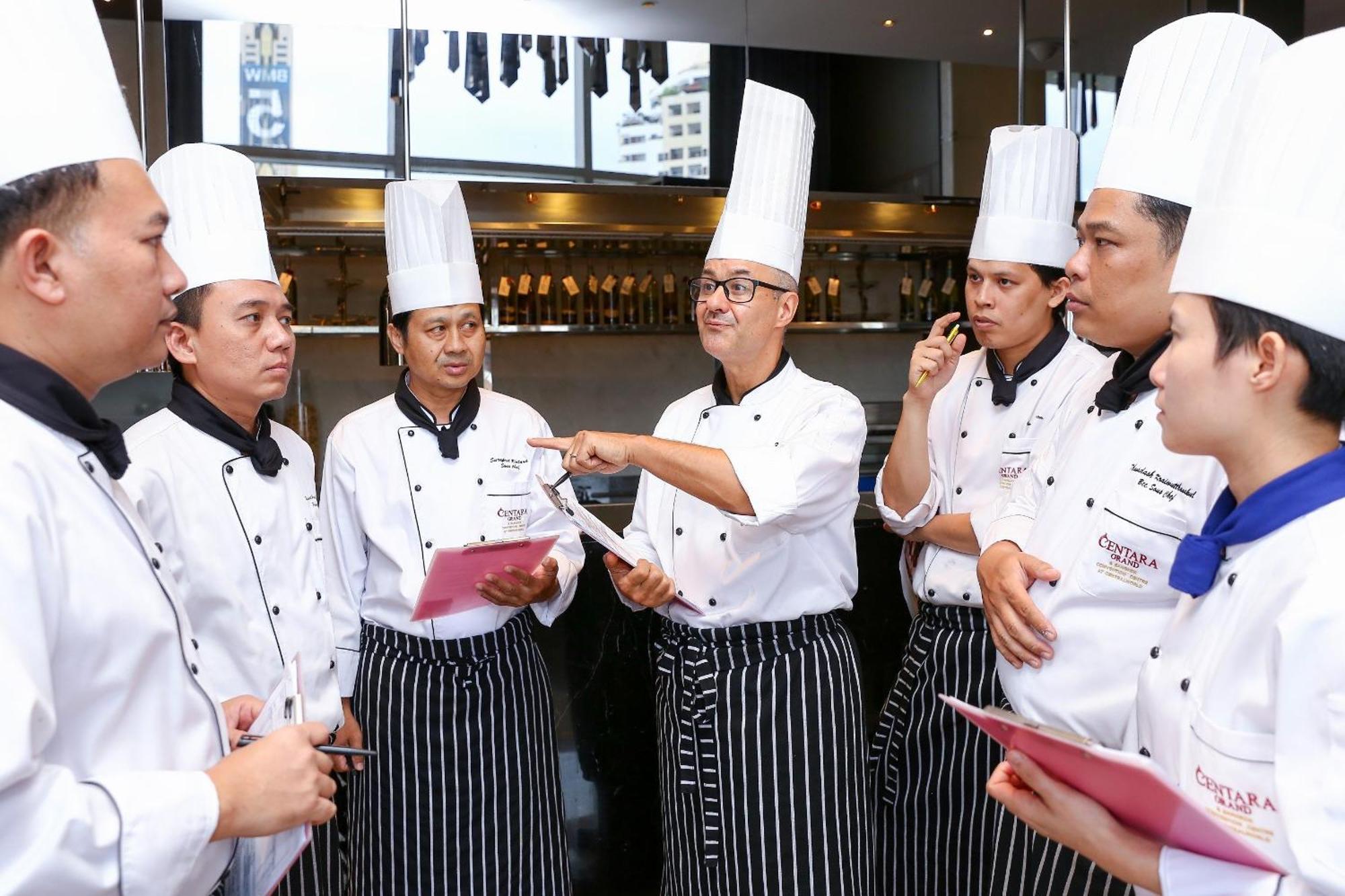 Centara Grand At Centralworld Bangkok Exterior photo Culinary students at the Asian Culinary Center