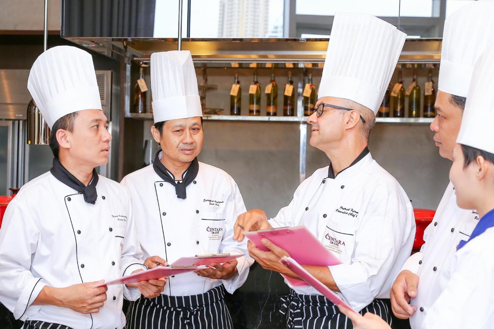 Centara Grand At Centralworld Bangkok Exterior photo Culinary students at the Asian Culinary Center