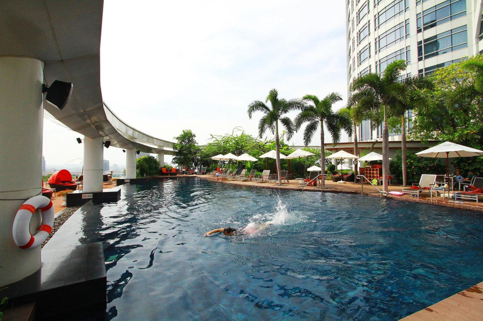 Centara Grand At Centralworld Bangkok Exterior photo The pool at the hotel