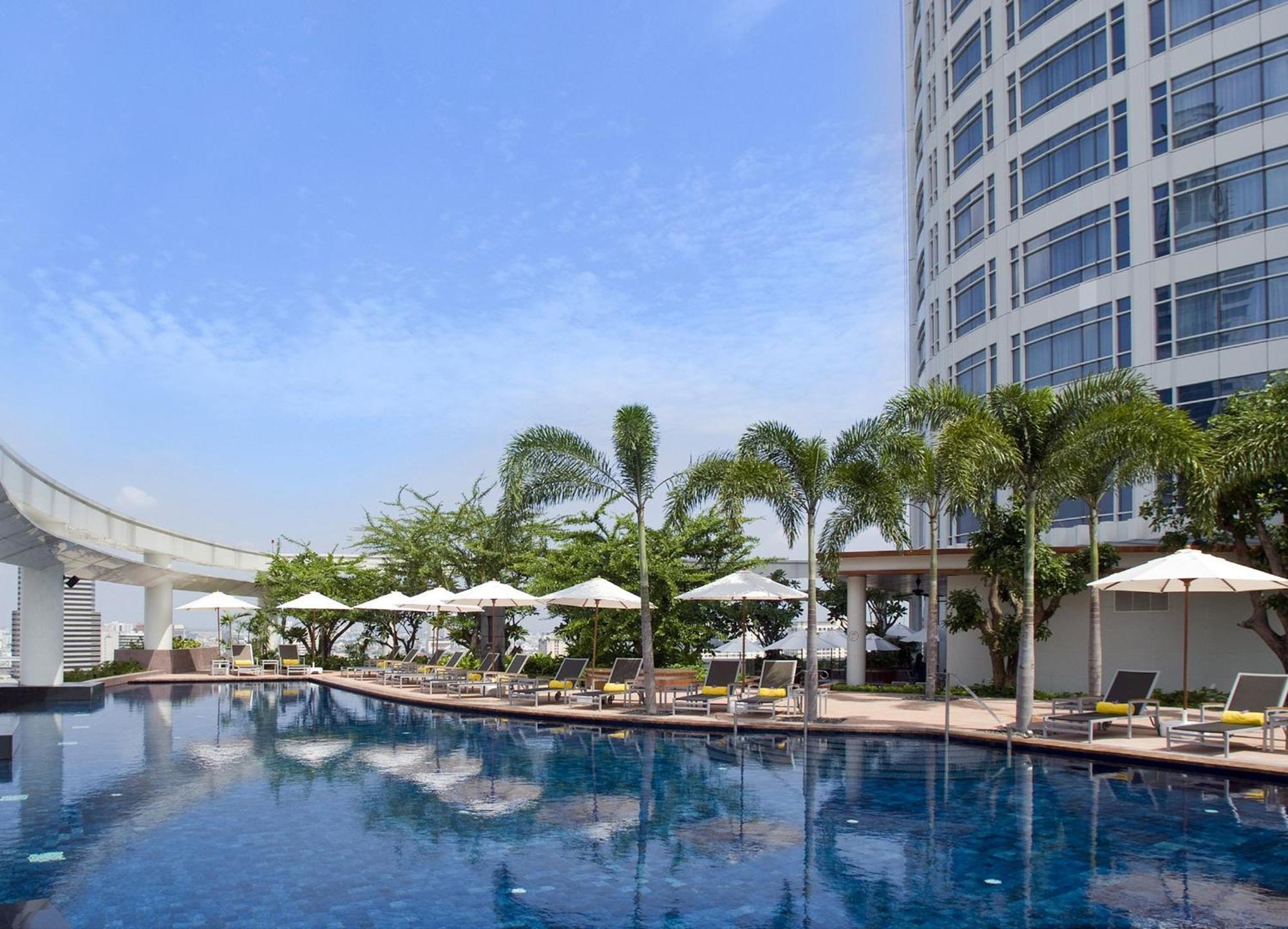 Centara Grand At Centralworld Bangkok Exterior photo The pool at the hotel